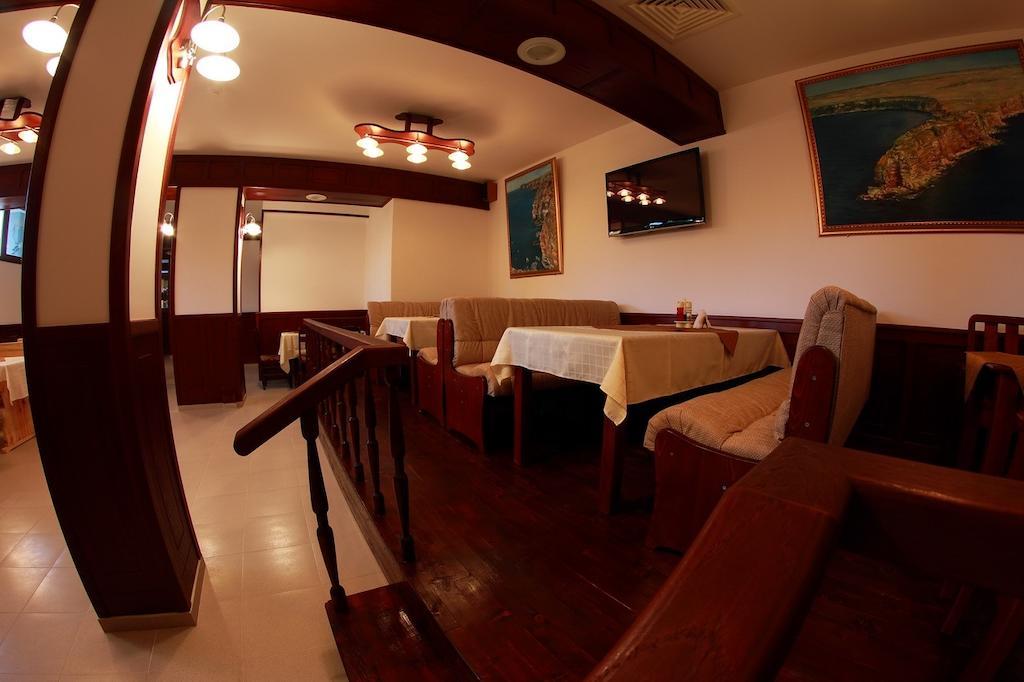Hotel Akre Каварна Екстер'єр фото