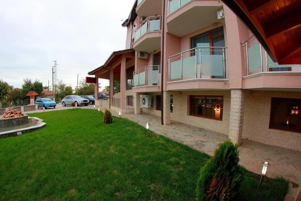 Hotel Akre Каварна Екстер'єр фото