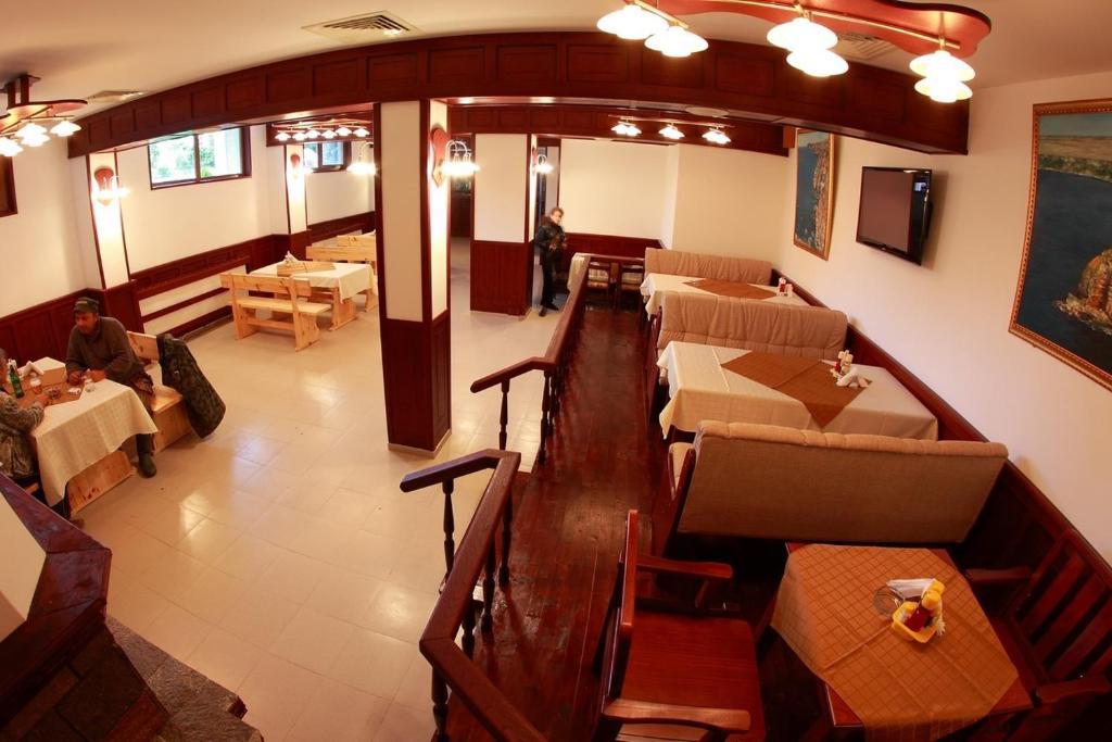 Hotel Akre Каварна Екстер'єр фото